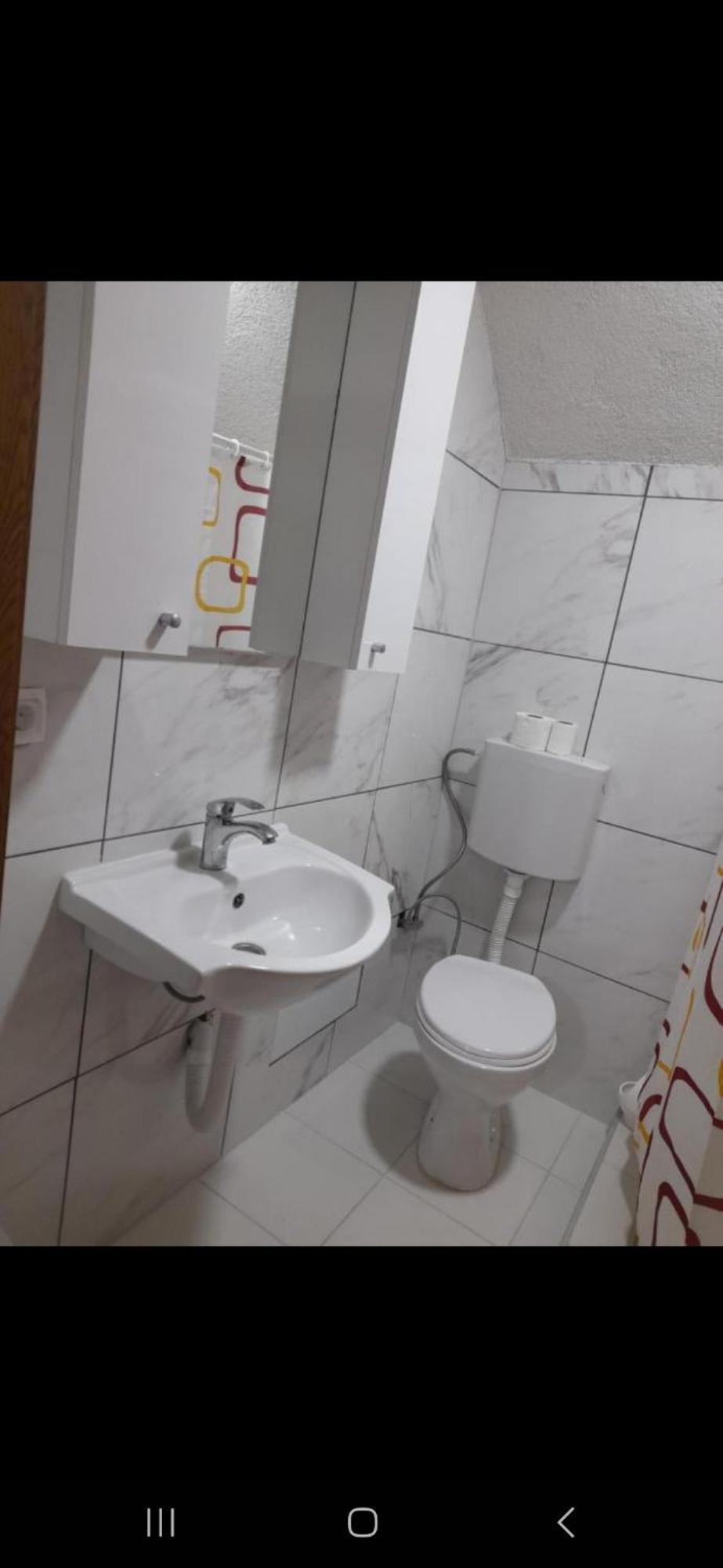 Breti'S Guesthouse Vusanje Bagian luar foto